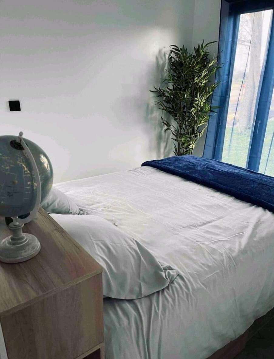 Petit Chalet Au Coeur De La Foret Proche Disney La Houssaye-en-Brie Ngoại thất bức ảnh